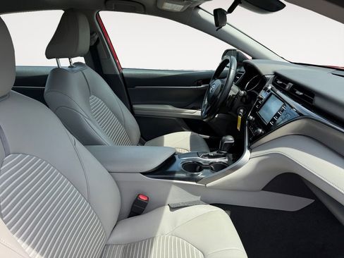Used 2019 Toyota Camry SE FWD image 15