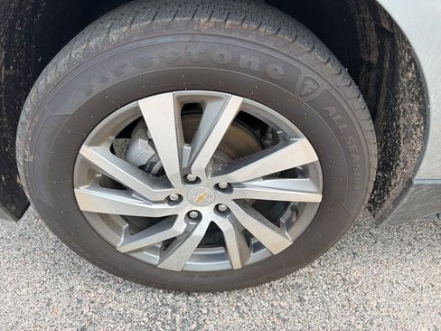 Used 2023 Chevrolet Equinox Premier image 17