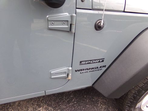 Used 2015 Jeep Wrangler Unlimited Sport w/ Quick Order Package 24S AWD/4WD image 27
