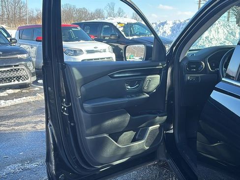 Certified 2024 Honda Pilot Touring image 11