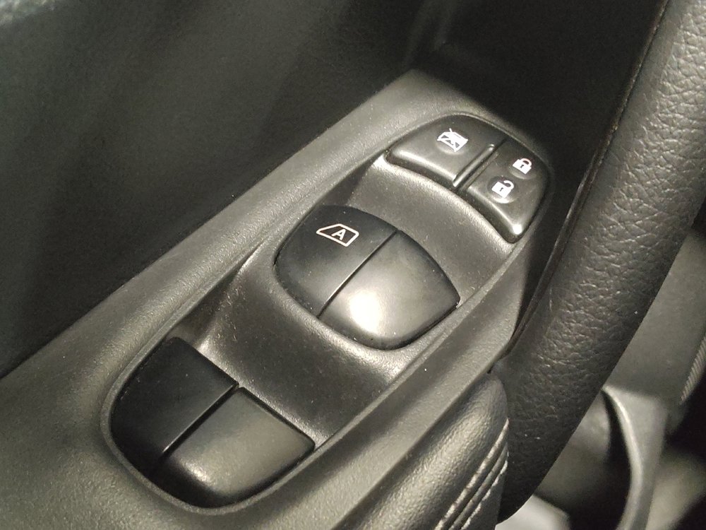 Used 2018 Nissan Rogue S FWD image 27