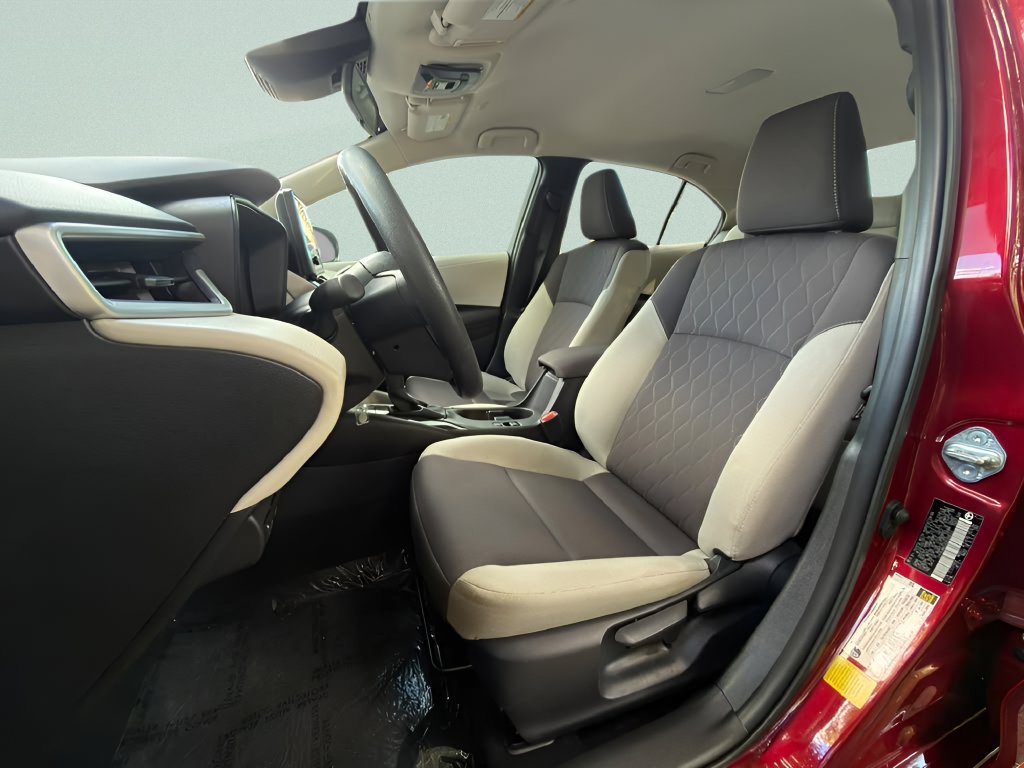 Used 2025 Toyota Corolla LE FWD image 10