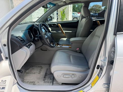 Used 2009 Toyota Highlander Limited AWD/4WD image 24