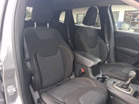 Used 2015 Jeep Cherokee Latitude w/ Cold Weather Group image 29