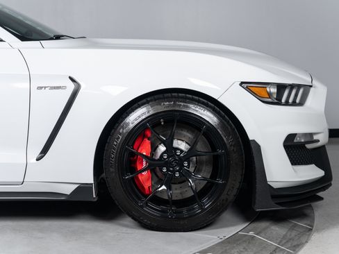 Used 2016 Ford Mustang Shelby GT350 w/ Technology Package RWD image 28