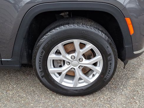 Certified 2023 Jeep Grand Cherokee L Limited AWD/4WD image 9