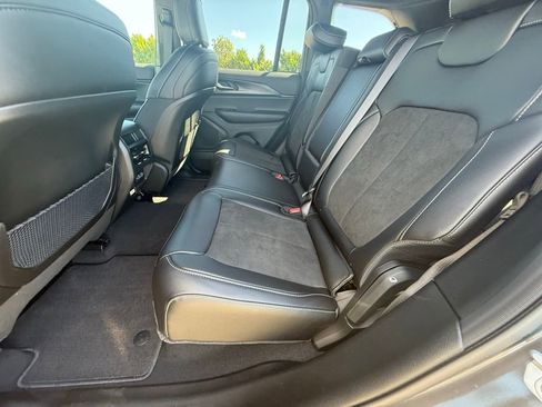 New 2025 Jeep Grand Cherokee Altitude image 24