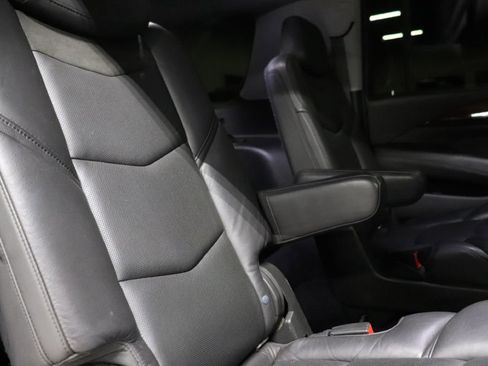 Used 2020 Cadillac Escalade ESV Premium Luxury image 25