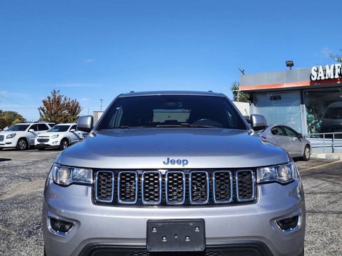 Used 2017 Jeep Grand Cherokee Laredo w/ Quick Order Package 23E image 6