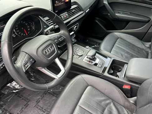 Used 2020 Audi Q5 Premium w/ Convenience Package image 9