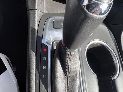 Used 2018 Chevrolet Equinox LT image 17