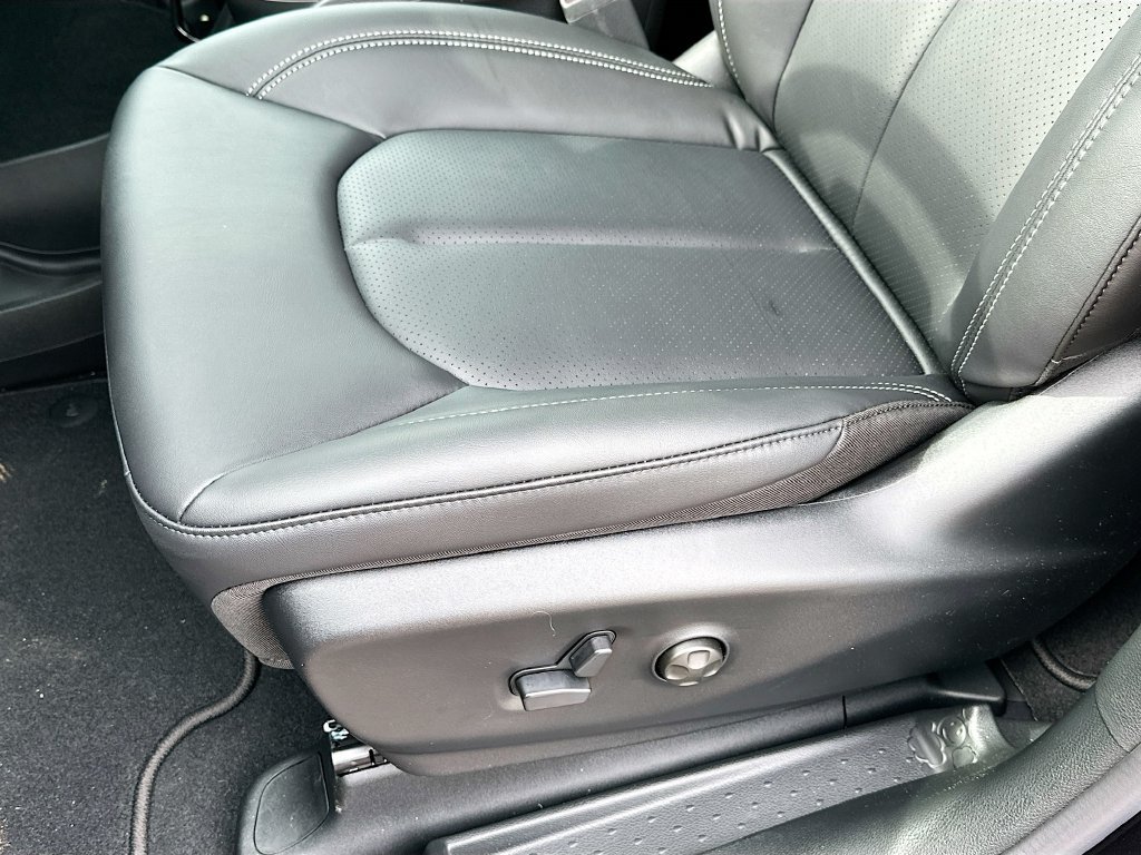 New 2027 Chrysler Pacifica Select FWD image 25