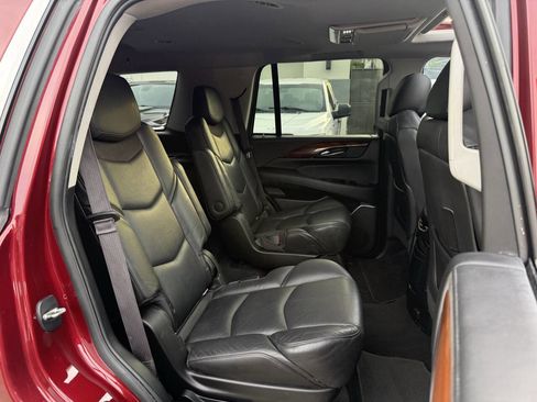 Used 2017 Cadillac Escalade Luxury RWD image 16