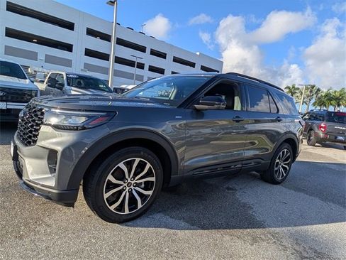 Used 2025 Ford Explorer ST-Line w/ Premium Package image 4