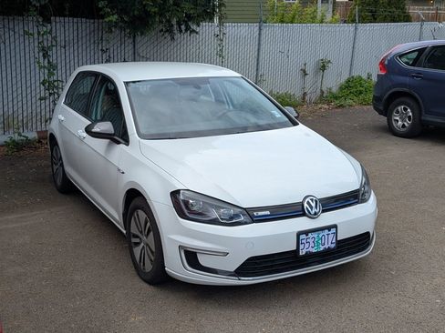 Used 2016 Volkswagen e-Golf SE image 9