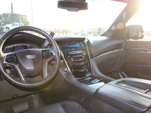 Used 2016 Cadillac Escalade Platinum AWD/4WD image 20