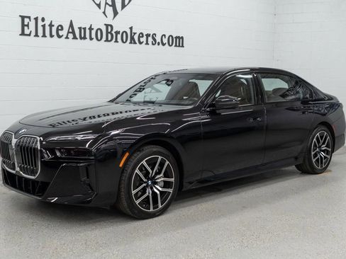 Used 2023 BMW 760i xDrive w/ Executive Package AWD/4WD image 45