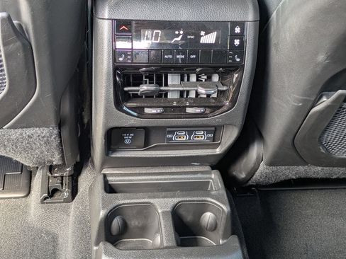Used 2024 Jeep Grand Cherokee L Limited w/ Luxury Tech Group II AWD/4WD image 31