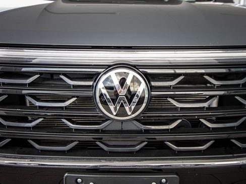 Used 2024 Volkswagen Atlas Cross Sport SE w/ Panoramic Sunroof Package image 8