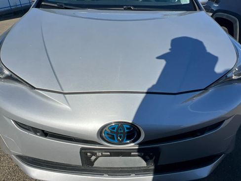 Used 2017 Toyota Prius Two w/ Prius Two Safety Plus Package FWD image 12