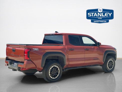 Used 2025 Toyota Tacoma TRD Off-Road AWD/4WD image 8