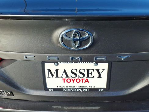 Used 2023 Toyota Camry SE image 9