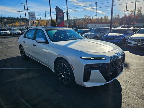 Used 2024 BMW 740i xDrive image 3