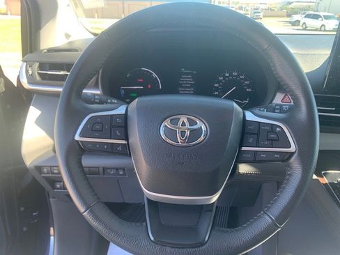 Used 2023 Toyota Sienna XLE image 17