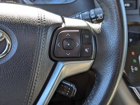 Used 2017 Toyota Sienna XLE FWD image 26