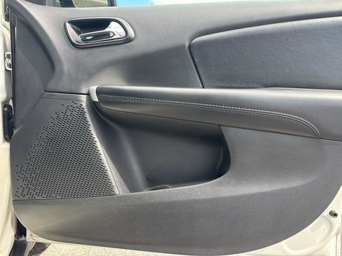 Used 2018 Dodge Journey SE image 13