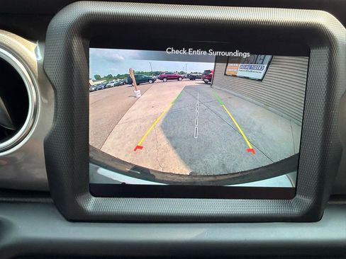 Used 2020 Jeep Wrangler Unlimited Sahara w/ Uconnect 4C Nav & Sound Group AWD/4WD image 28