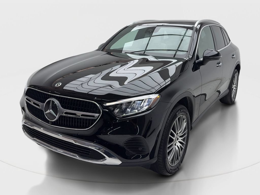 Used 2024 Mercedes-Benz GLC 300 4MATIC image 5