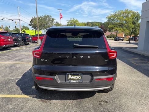 Used 2022 Volvo XC40 T5 Momentum AWD/4WD image 4