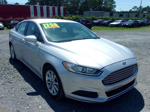 Used 2016 Ford Fusion SE FWD image 9
