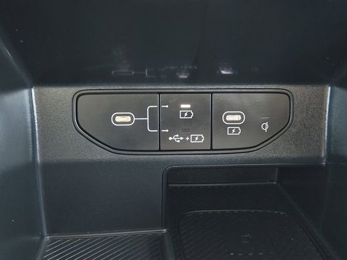 Certified 2025 Kia Sorento S FWD image 21