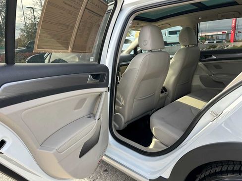 Used 2019 Volkswagen Golf Alltrack SE image 15