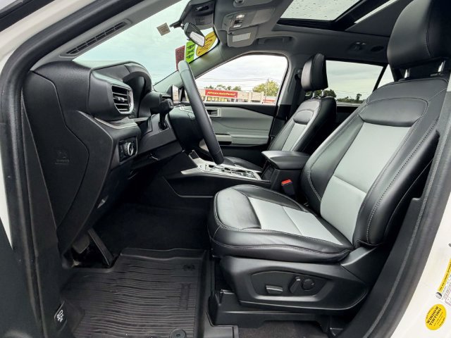 Used 2024 Ford Explorer XLT w/ Equipment Group 202A AWD/4WD image 9