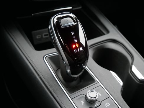 Used 2025 Cadillac XT4 Premium Luxury image 24