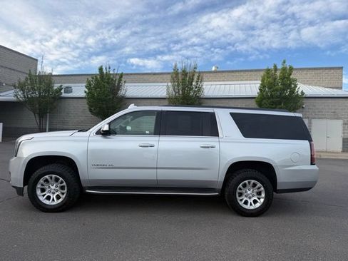 Used 2017 GMC Yukon XL SLT AWD/4WD image 1