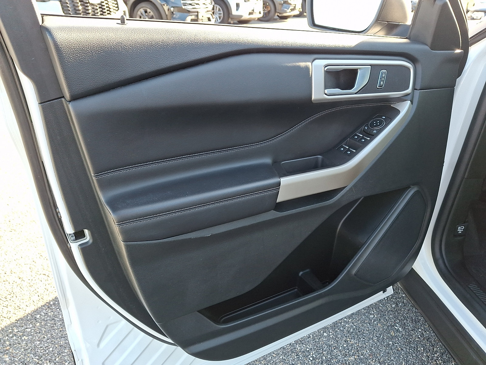 Used 2023 Ford Explorer XLT AWD/4WD image 13