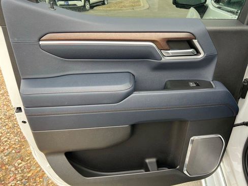 Used 2022 Chevrolet Silverado 1500 High Country w/ High Country Premium Package image 19