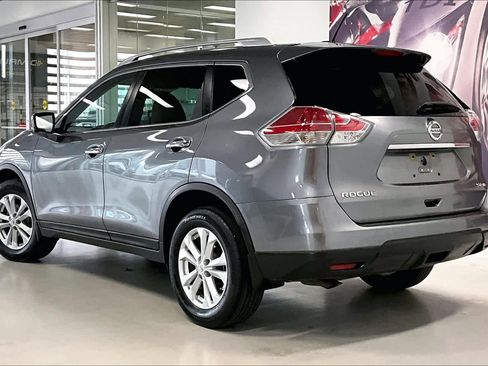 Used 2016 Nissan Rogue SV w/ SV Premium Package image 4