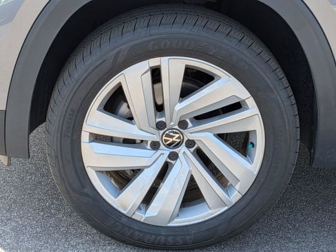 Used 2023 Volkswagen Atlas Cross Sport SE w/ Panoramic Sunroof Package FWD image 10