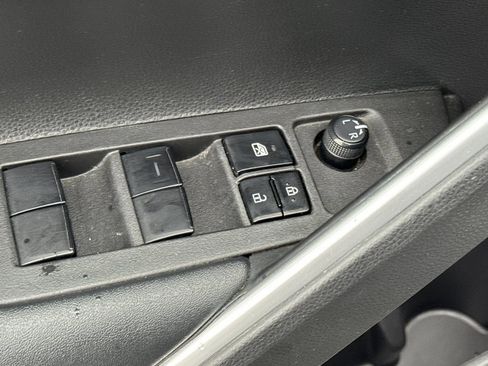 Used 2022 Toyota Corolla Cross LE image 11