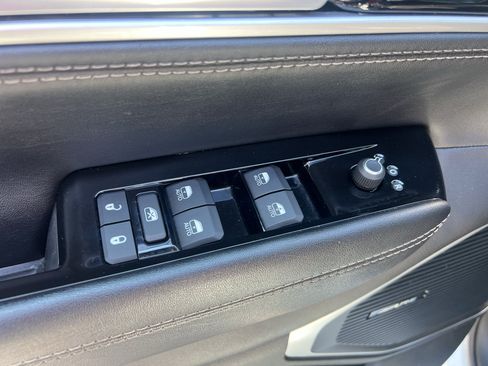 Used 2024 Jeep Wagoneer Series II w/ Flexible Seating Group RWD image 23