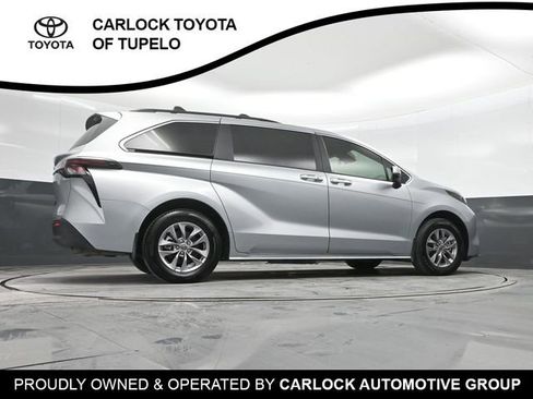 Used 2025 Toyota Sienna LE image 40