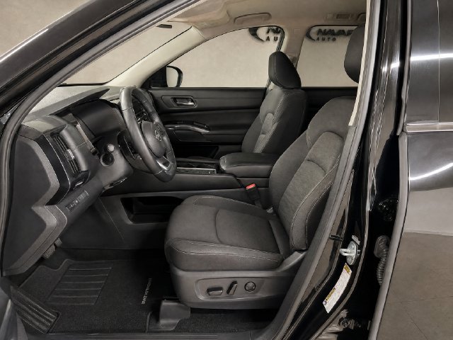Used 2024 Nissan Pathfinder SV FWD image 11