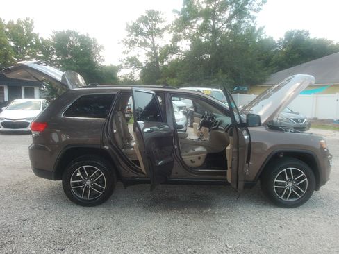 Used 2017 Jeep Grand Cherokee Limited RWD image 28