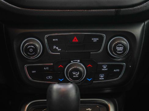 Used 2019 Jeep Compass Latitude w/ Cold Weather Group image 17