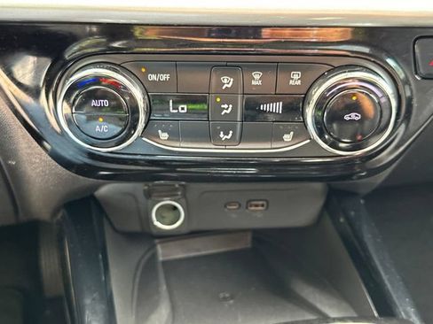 Certified 2024 Chevrolet Trax LT w/ Sunroof Package FWD image 32